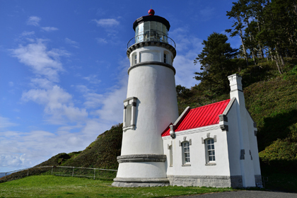 Heceta Head Lighthouse and the nearby Keeper’s Cottage are available to rent by travellers coming through the West Coast of Oregon.